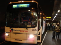 ロンドン行きのナショナル・エクスプレス・バス